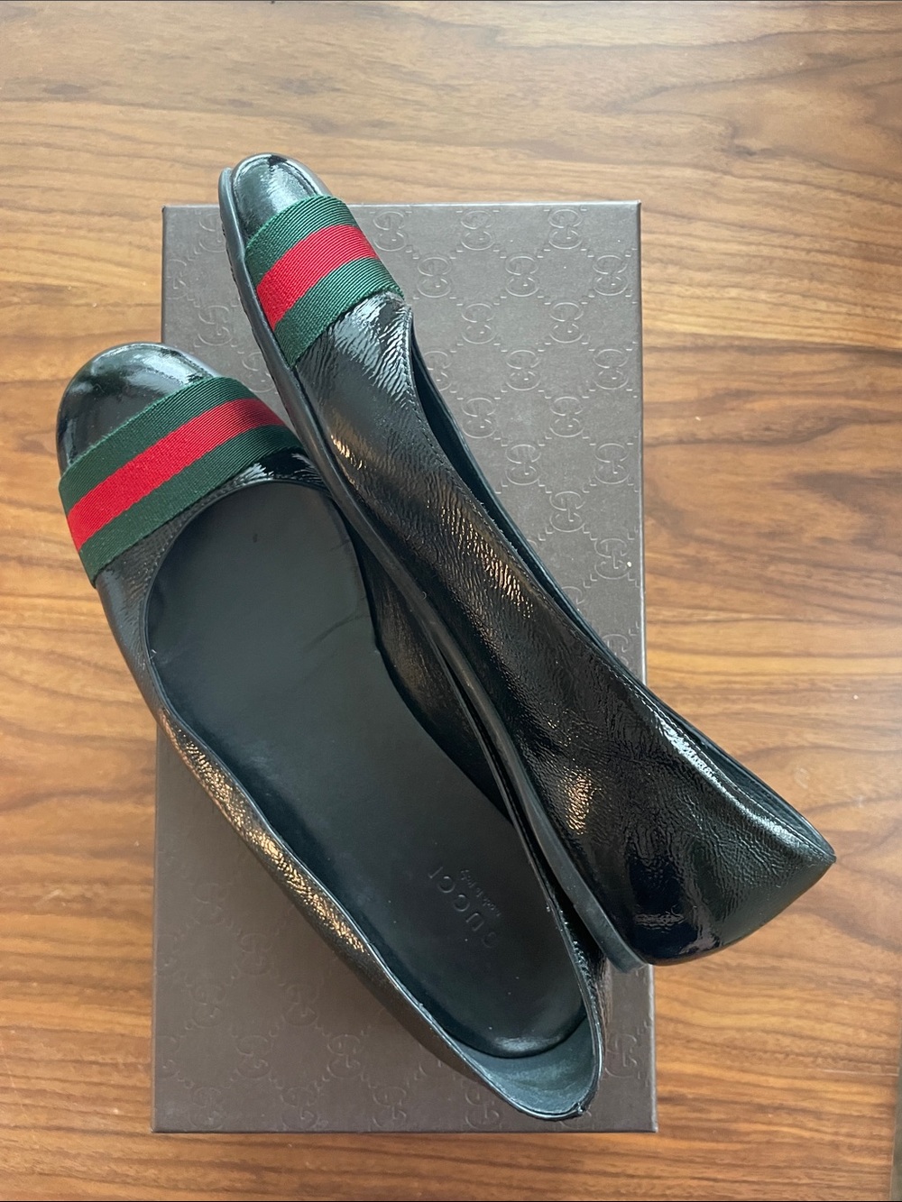 Gucci Black Patent Leather Ballet Flats with Red & Green Web